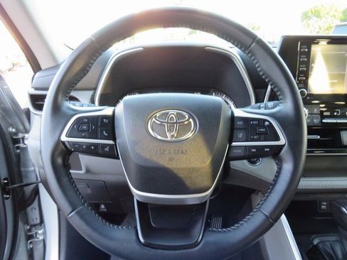 Used 2022 Toyota Highlander XLE image 34