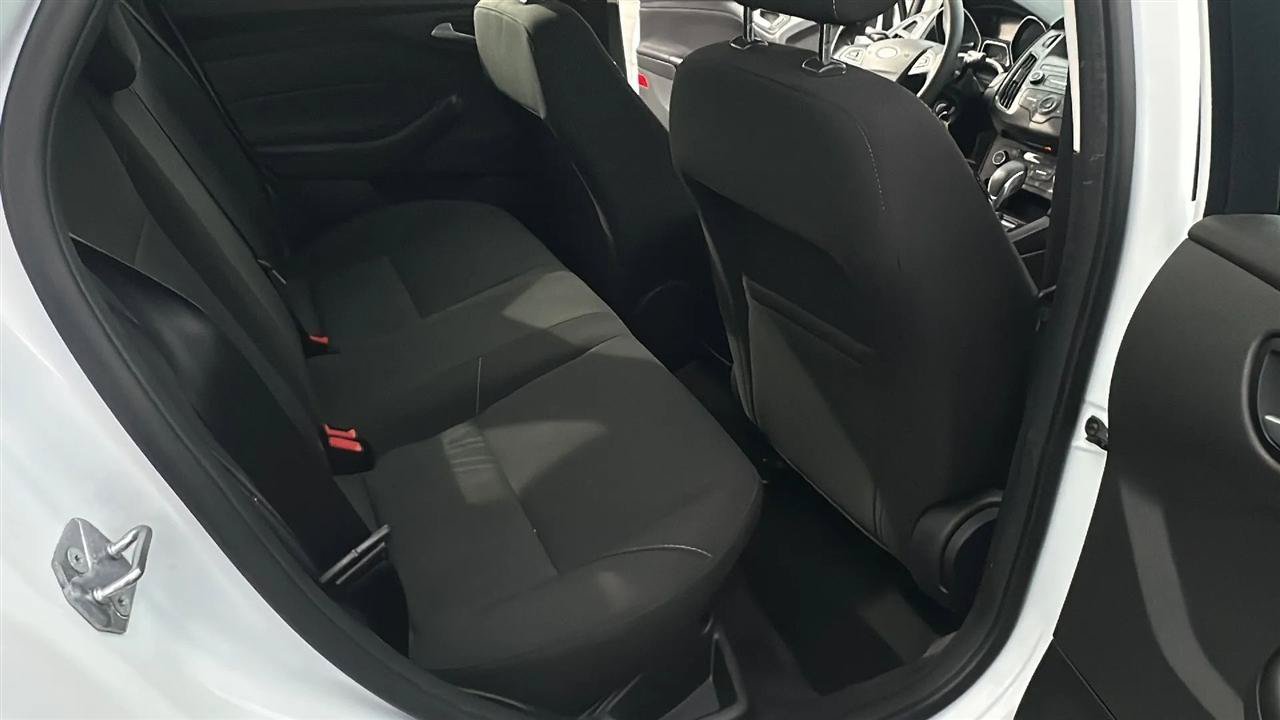Used 2018 Ford Focus SE w/ SE Appearance Package FWD image 31