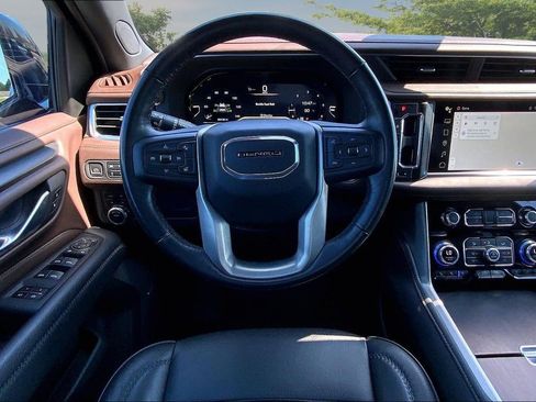 Used 2022 GMC Yukon XL Denali AWD/4WD image 8
