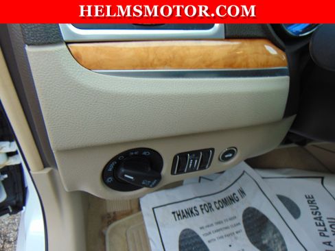 Used 2014 Chrysler 300 C w/ Light Group image 21