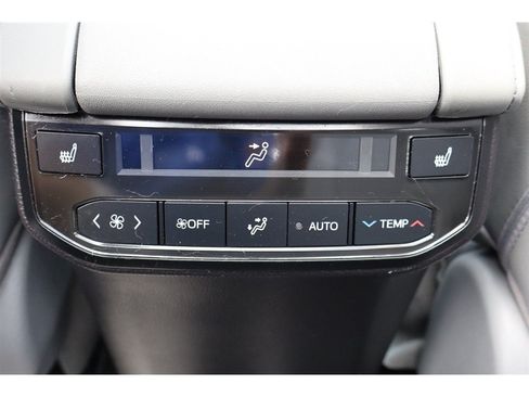 Used 2021 Toyota Highlander Platinum FWD image 25