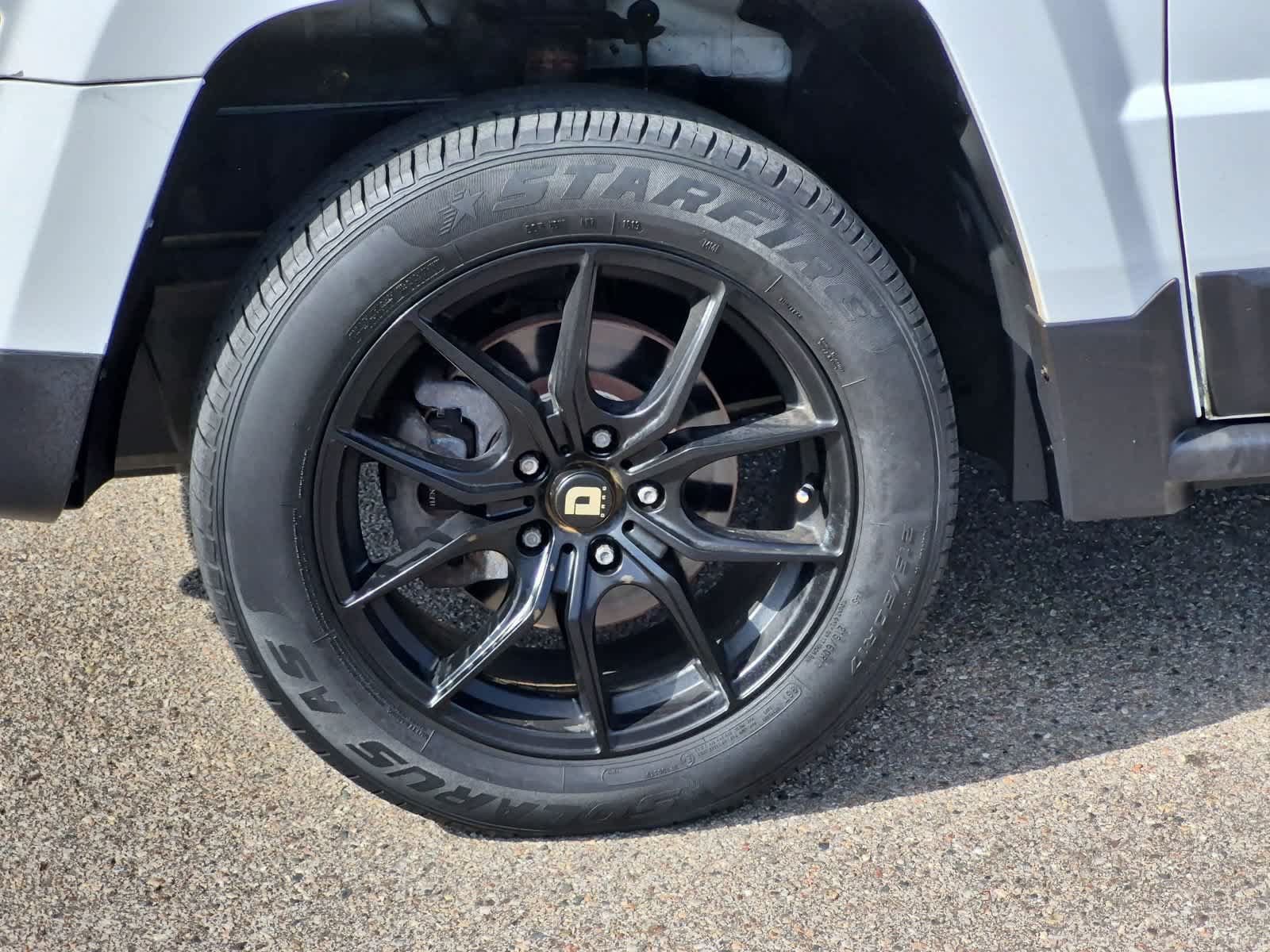 Used 2017 Jeep Patriot Latitude FWD image 14