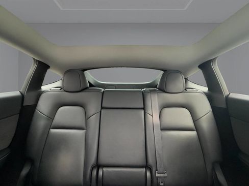 Used 2023 Tesla Model Y Long Range image 32