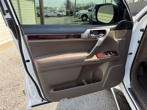 Used 2014 Lexus GX 460 Luxury w/ Driver Support Package image 16