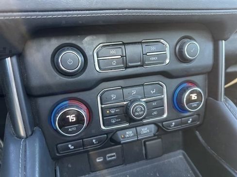 Used 2022 Chevrolet Tahoe LT w/ Luxury Package image 38