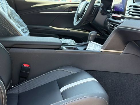 New 2026 Toyota Camry Hybrid FWD image 14