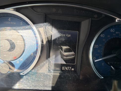 Used 2015 Toyota Camry LE FWD image 14