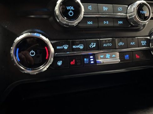 Used 2024 Ford F250 Lariat w/ Chrome Package image 32