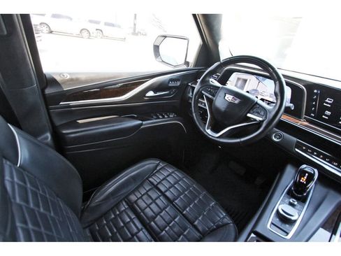 Used 2021 Cadillac Escalade ESV Sport Platinum w/ Heavy-Duty Trailer Package AWD/4WD image 8