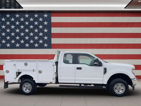 Used 2018 Ford F250 XL w/ Power Equipment Group AWD/4WD image 2