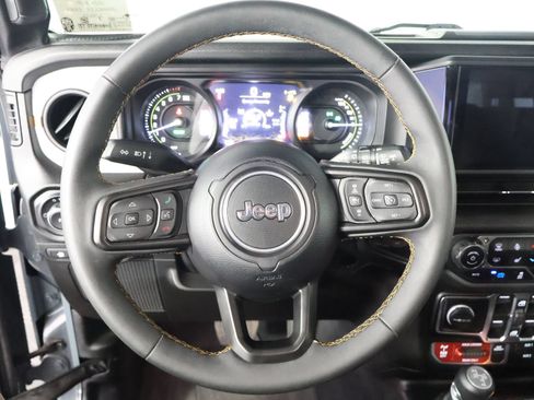 Used 2024 Jeep Wrangler Unlimited AWD/4WD image 32