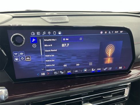 Used 2024 Chevrolet Traverse RS image 13