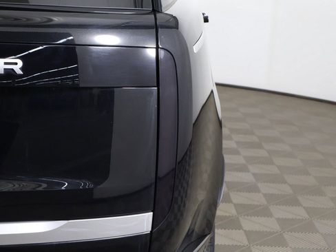 Used 2025 Land Rover Range Rover Autobiography AWD/4WD image 24