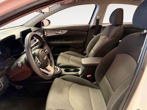 Used 2023 Kia Forte LXS image 9