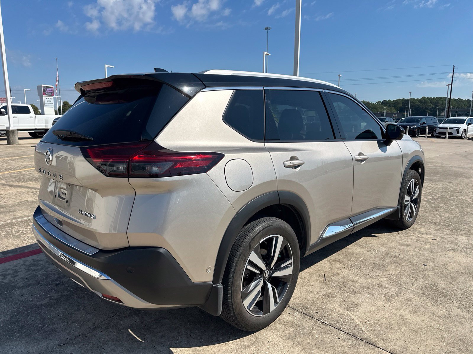Used 2021 Nissan Rogue Platinum FWD image 7