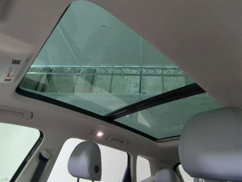 Certified 2023 Volkswagen Taos SE image 18