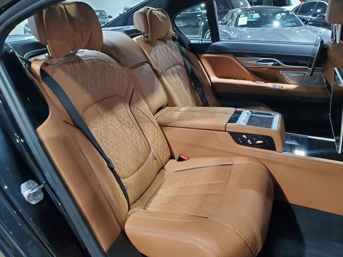 Used 2022 BMW ALPINA B7 xDrive image 22