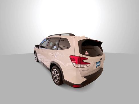 Used 2020 Subaru Forester Premium AWD/4WD image 6
