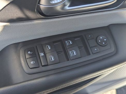 Used 2024 Chrysler Pacifica Touring-L FWD image 21