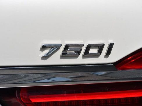 Used 2018 BMW 750i image 14