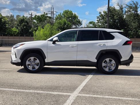 Used 2022 Toyota RAV4 XLE w/ Convenience Package FWD image 7