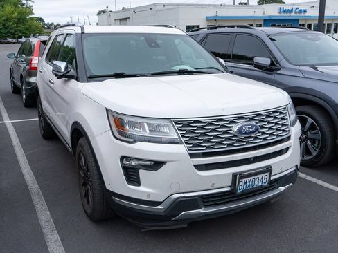 Used 2018 Ford Explorer Platinum AWD/4WD image 3