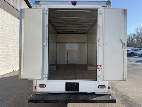 Used 2021 Chevrolet Express 3500 w/ Power Convenience Package image 7