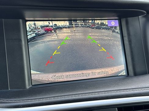 Used 2017 INFINITI QX30 image 25