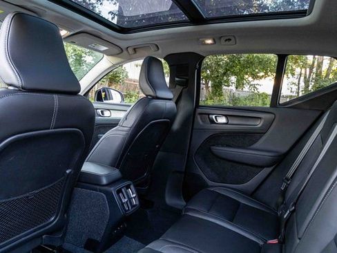 Used 2024 Volvo XC40 B5 Plus w/ Climate Package image 21