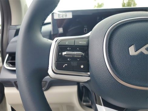 New 2026 Kia Carnival EX image 17