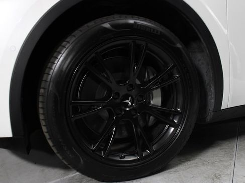 Used 2022 Tesla Model Y Long Range image 68