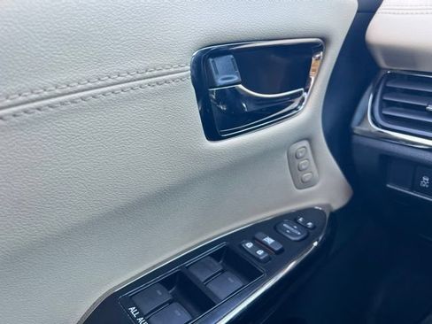 Used 2016 Toyota Avalon Touring FWD image 23