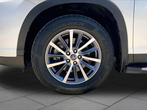 Used 2019 Toyota Highlander XLE FWD image 10