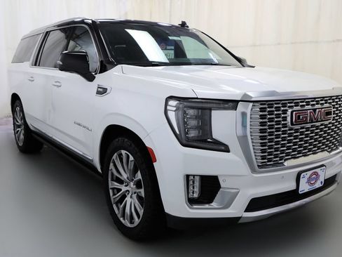 Used 2022 GMC Yukon XL Denali w/ Denali Premium Package AWD/4WD image 18