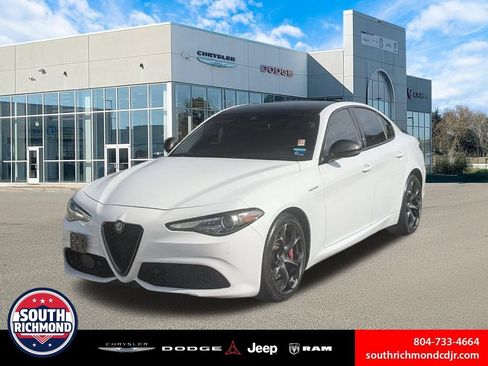 Used 2023 Alfa Romeo Giulia Veloce AWD/4WD image 1