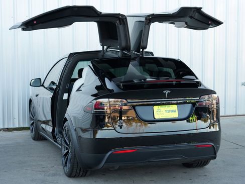 Used 2023 Tesla Model X image 51