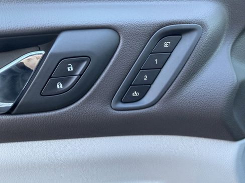 Used 2023 GMC Acadia SLT w/ Technology Package image 27