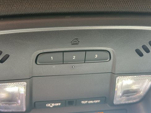Used 2023 Chevrolet Traverse RS FWD image 25
