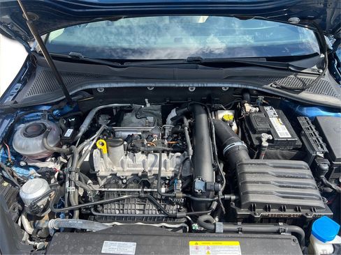 Used 2021 Volkswagen Golf 4-Door image 12