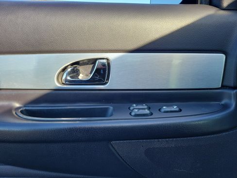 Used 2004 Ford Thunderbird Deluxe image 12