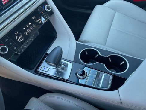 Used 2025 Genesis G70 2.5T image 41