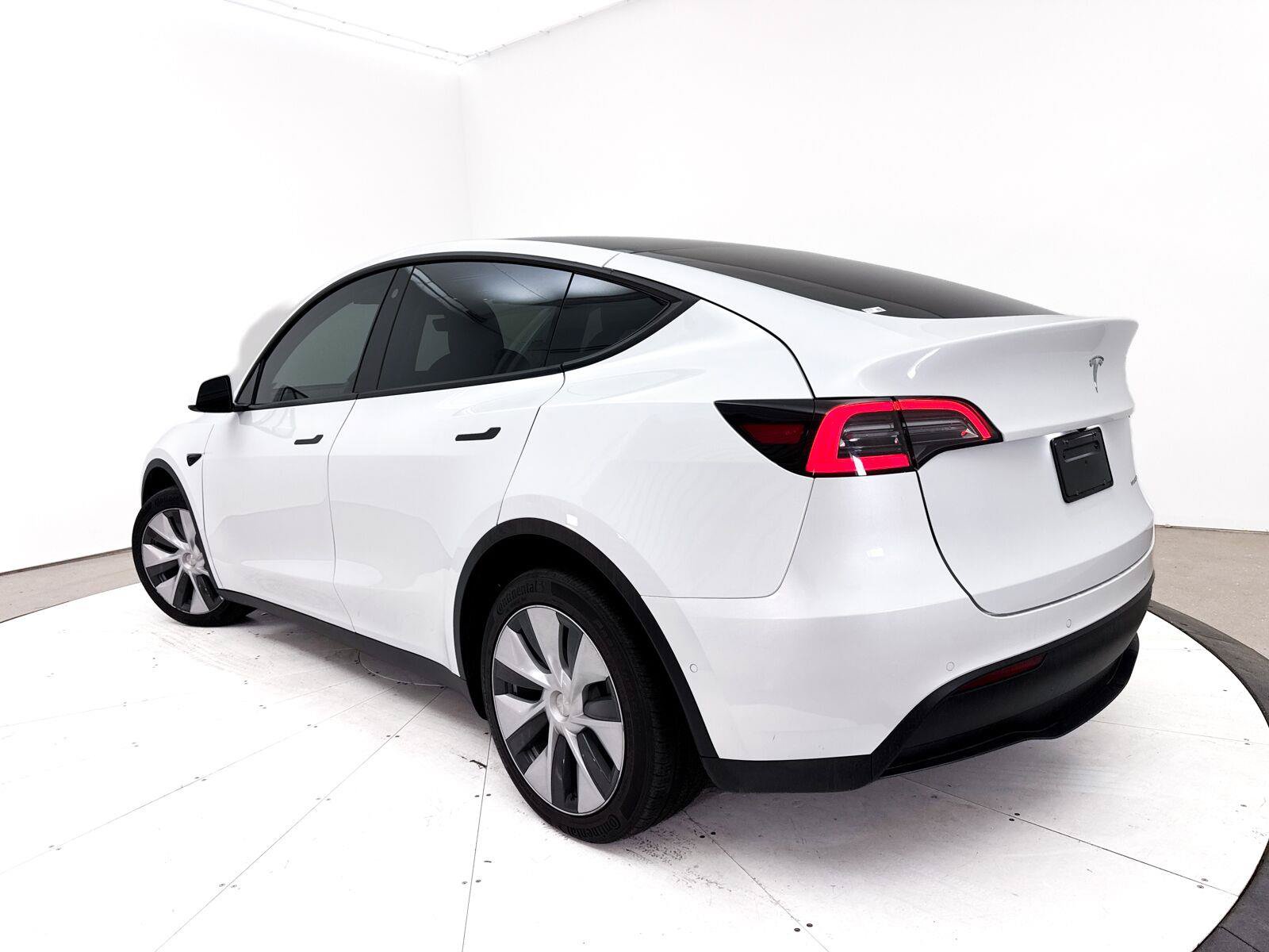 Used 2022 Tesla Model Y Long Range AWD/4WD image 2