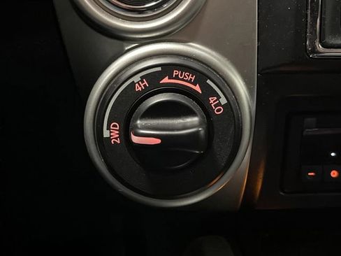 Used 2020 Nissan Titan SV w/ SV Convenience Package image 22