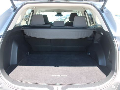 Used 2019 Toyota RAV4 XLE w/ Convenience Package FWD image 15
