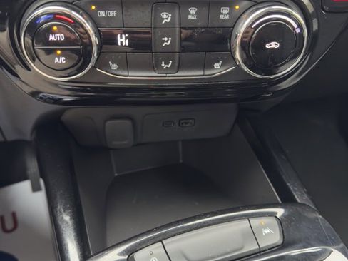 Used 2025 Chevrolet Trax LT w/ LT Convenience Package image 19