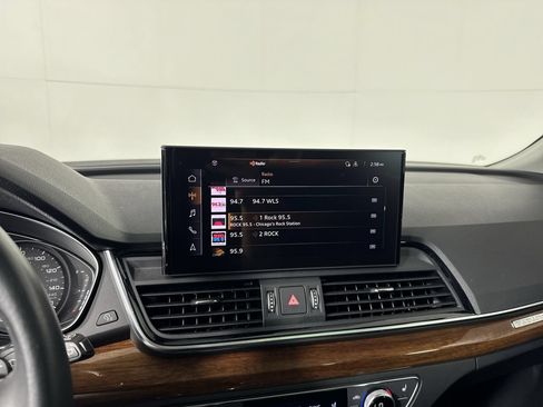 Used 2023 Audi Q5 2.0T Premium w/ Convenience Package AWD/4WD image 4
