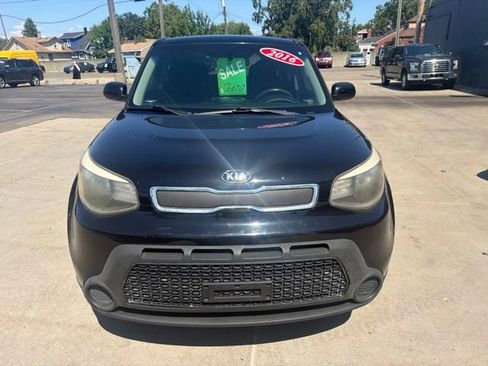 Used 2016 Kia Soul FWD image 2