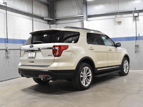 Used 2018 Ford Explorer XLT w/ Equipment Group 202A AWD/4WD image 28