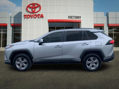 Used 2025 Toyota RAV4 XLE AWD/4WD image 2