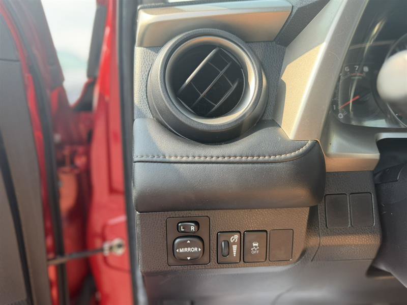 Used 2015 Toyota RAV4 XLE FWD image 26